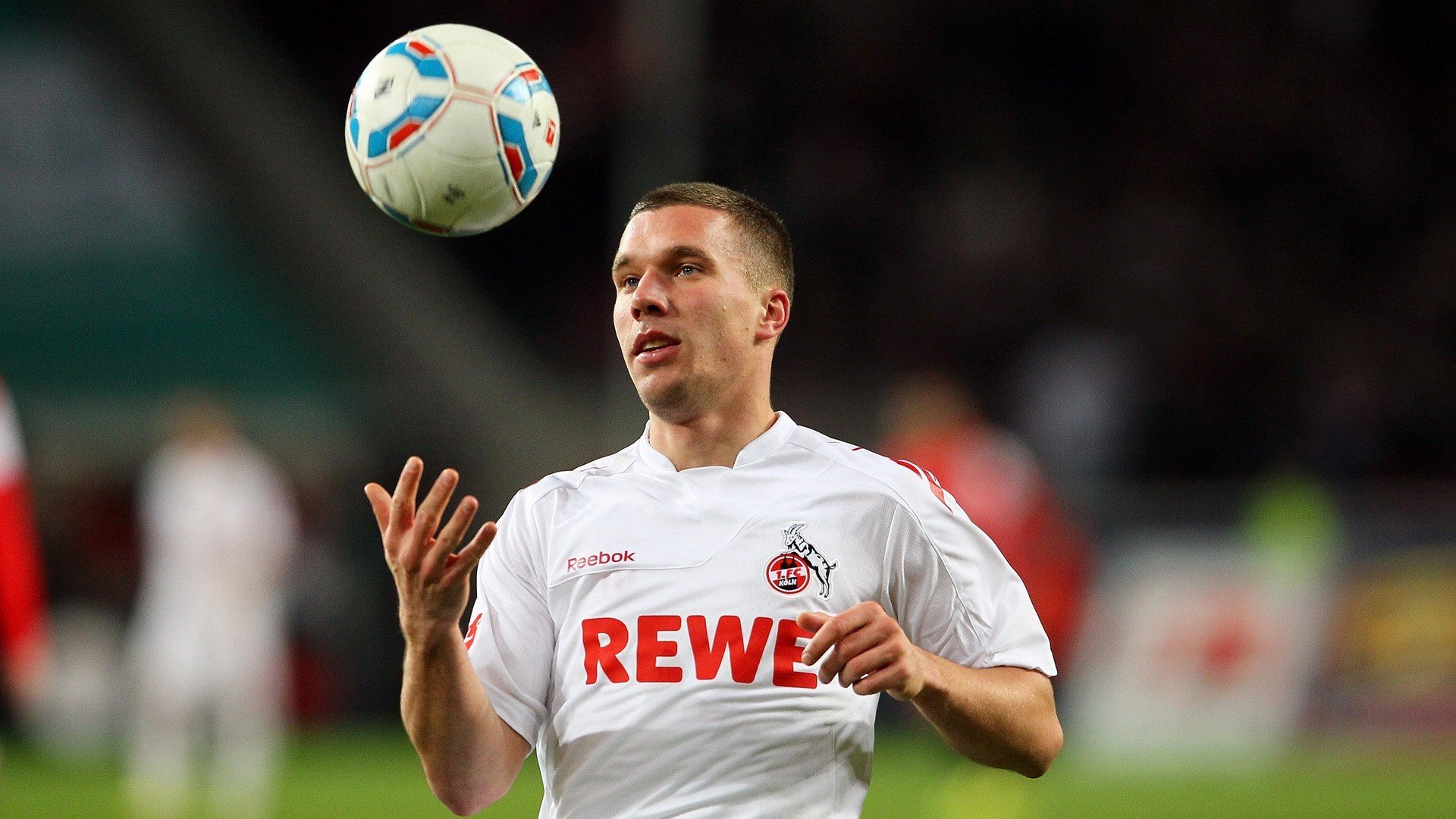 九游体育登录入口-青少足球“技能+素养”全面提升，行业发展持续提速，青少年足球基础训练