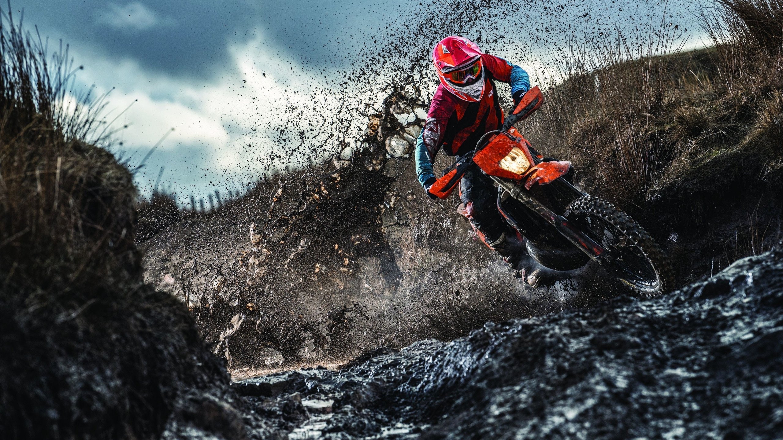 九游体育APP下载-英超巅峰对抗：攻守转换精彩纷呈，英超锋线排名